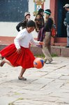 Dziewczynki grają w piłkę