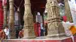 Dekoracja kolumn garbhagrihy świątyni