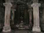 Linga Śiwy w garbhagriha w najświętszym miejscu świątyni