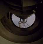 La Palma, Dominik Drobek spogląda do wnętrza kopuły teleskopu Mercator