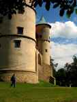 Ogromne baszty zamkowe broniły zamku